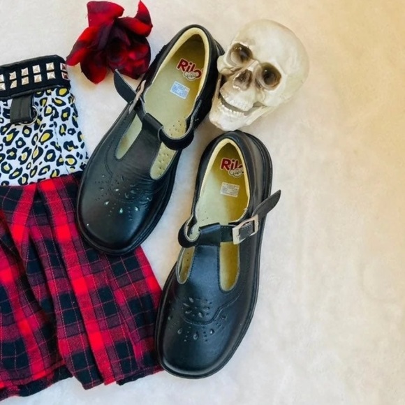 Rilo Shoes - Vintage Black Mary Jane Loafers